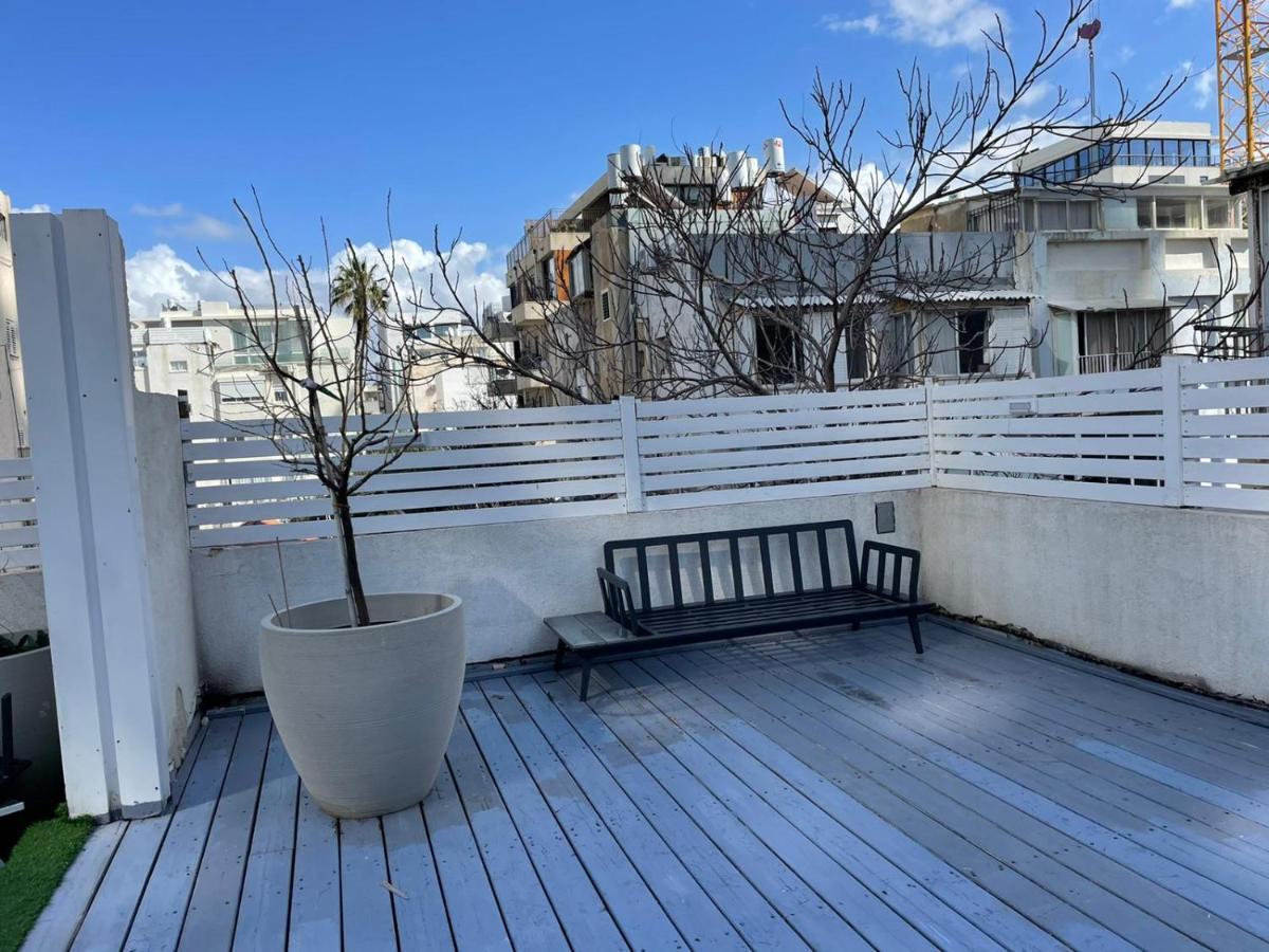 Ferienwohnung דירת סטודיו יפיפיה על גג ומרפסת שמש ברחוב הירקון Tel Aviv-Jaffa Exterior foto