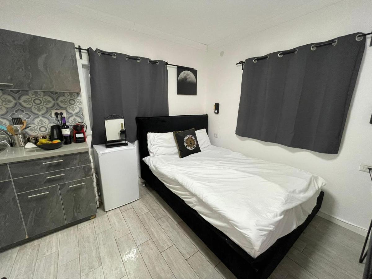 Ferienwohnung דירת סטודיו יפיפיה על גג ומרפסת שמש ברחוב הירקון Tel Aviv-Jaffa Exterior foto